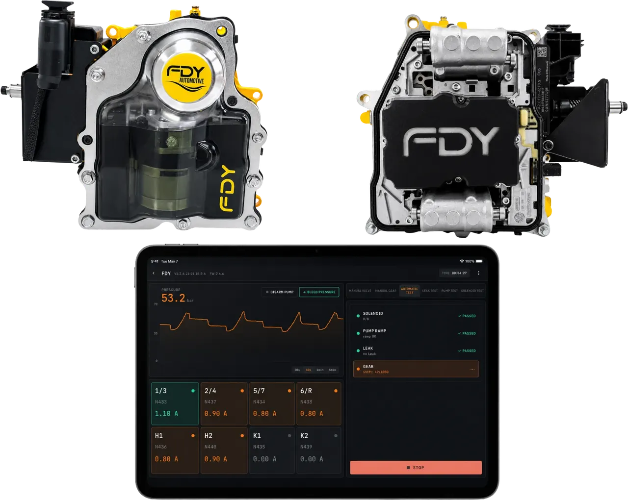 Testeur de mécatronique FDY DQ200 avec une application sur tablette affichant la pression système, les courants des électrovannes et les résultats des tests automatiques